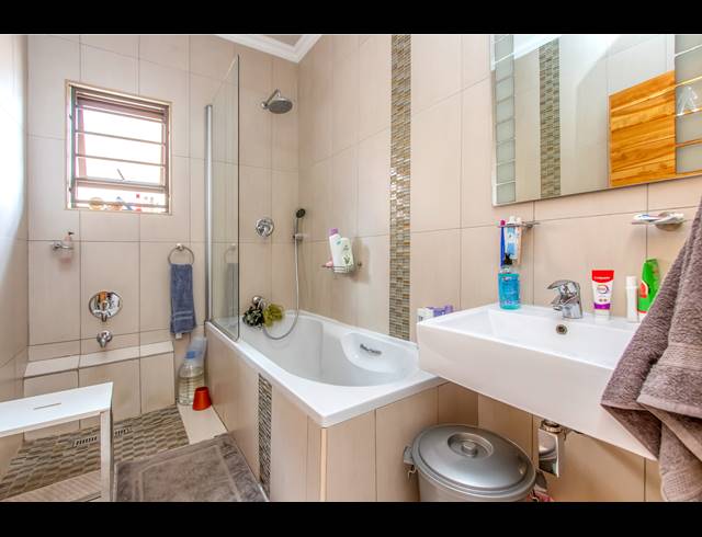 4 BEDROOM FREEHOLD FOR SALE IN MARLBORO GARDENS